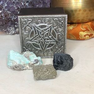 Wicca Alter/ Offering Box & Crystal Set